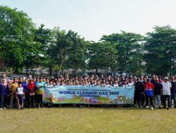 PT Timah Ajak Warga Sungailiat Gotong Royong di Taman Sari