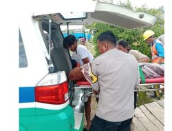 Mobil Pajero Ngebut Tabrak Tiang Listrik hingga Patah